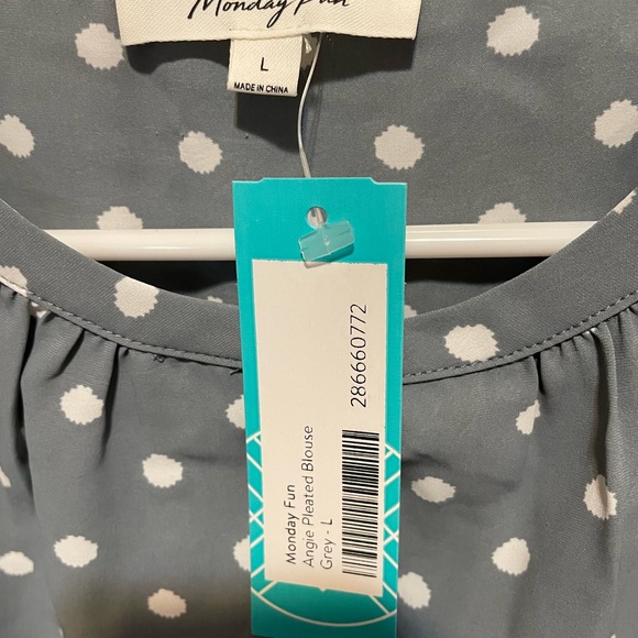 Woman’s blouse size Large NWT, gray! - Picture 7 of 7